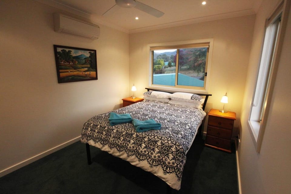 Greenlands guest House - Large two story house House in Marysville