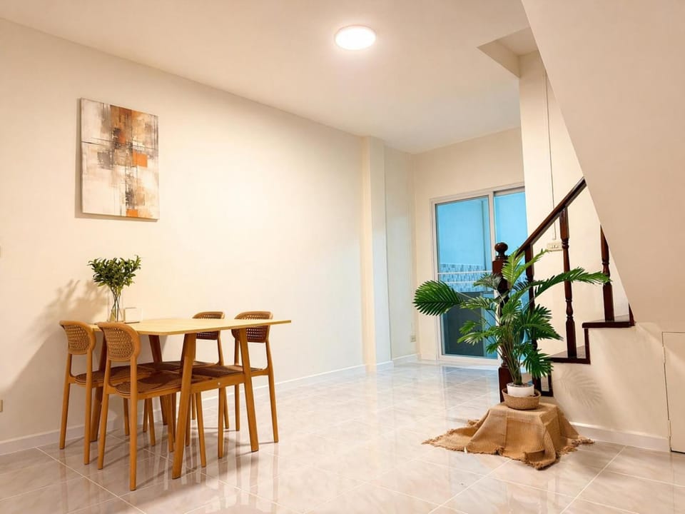 Nipat home petfriendly House in Bangkok