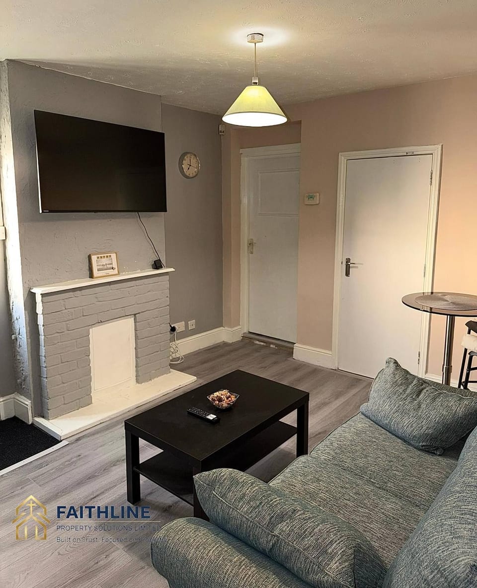 Communal lounge/ TV room, TV and multimedia, Living room