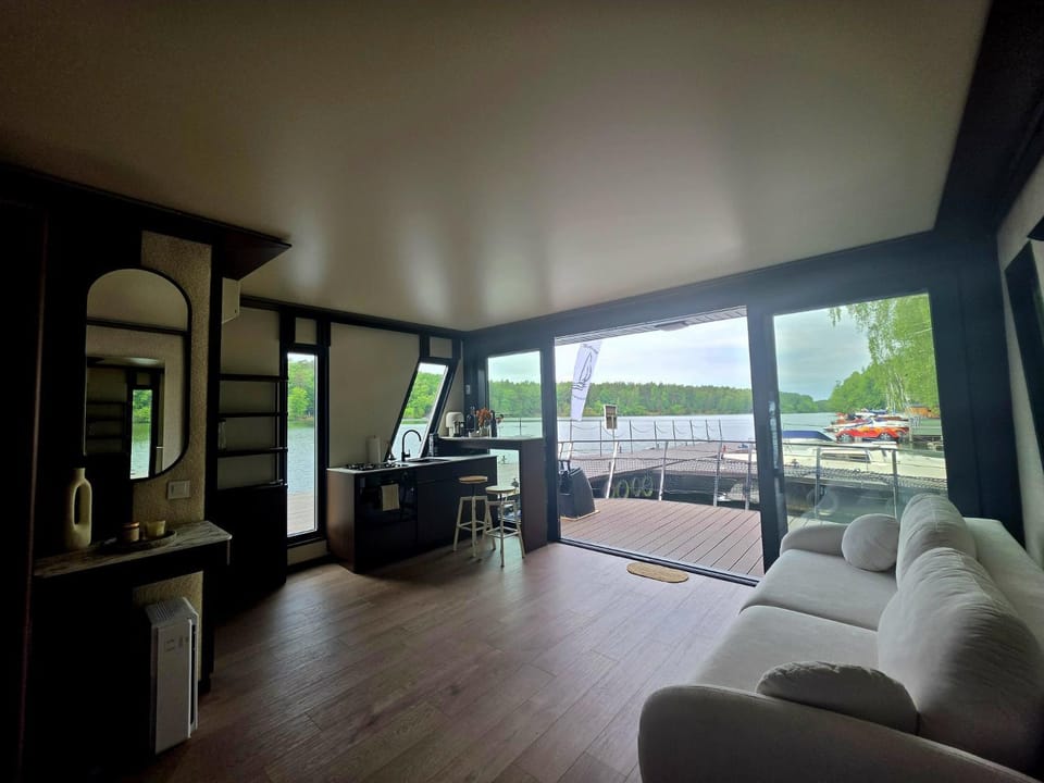 View (from property/room), Living room, Seating area
