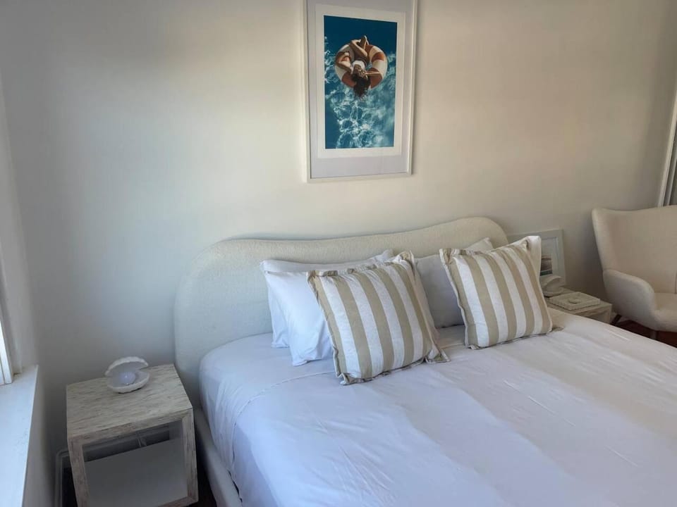Coastal Bliss 1BR | Heart of Bondi Beach Apartment in Sydney