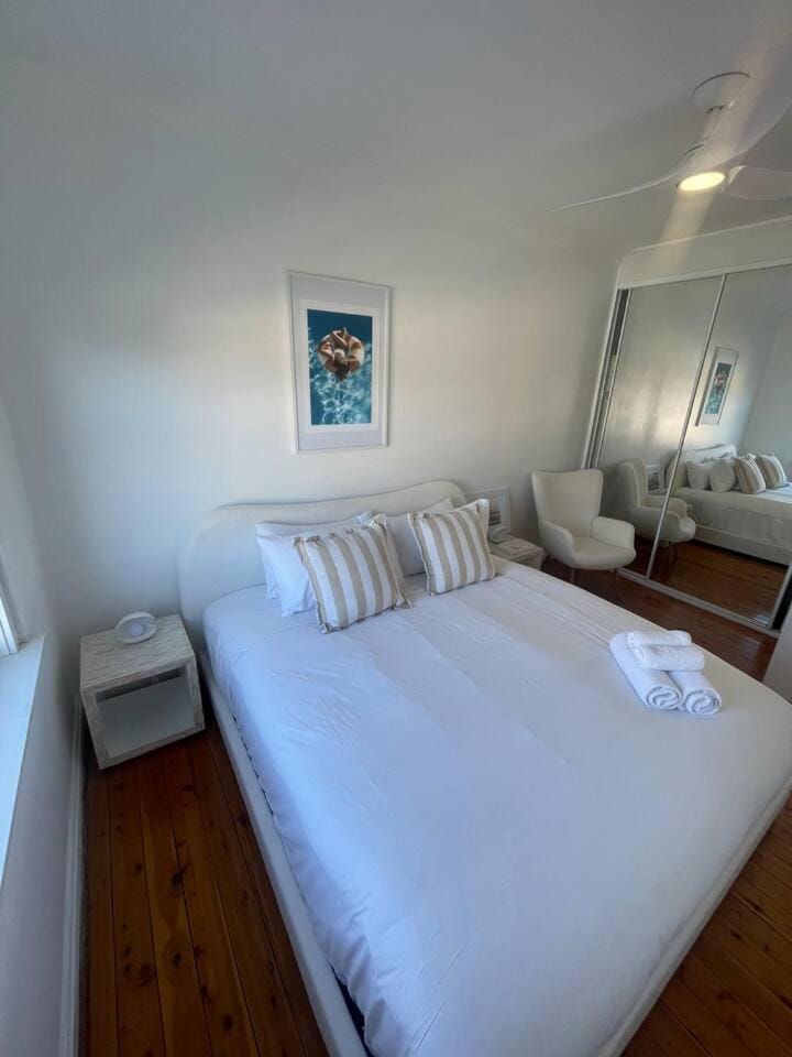 Coastal Bliss 1BR | Heart of Bondi Beach Apartment in Sydney