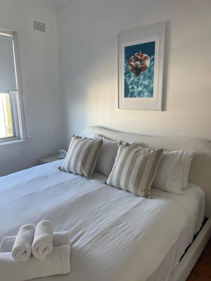 Coastal Bliss 1BR | Heart of Bondi Beach Apartment in Sydney
