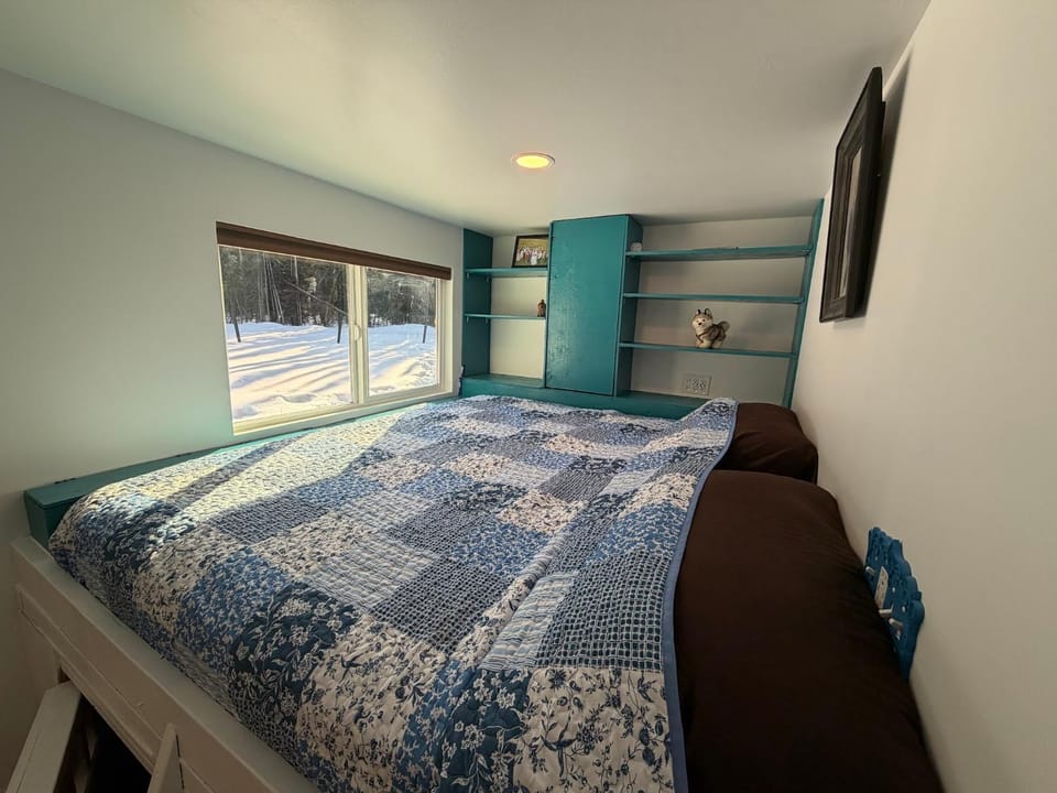 Cozy Container House in Sterling