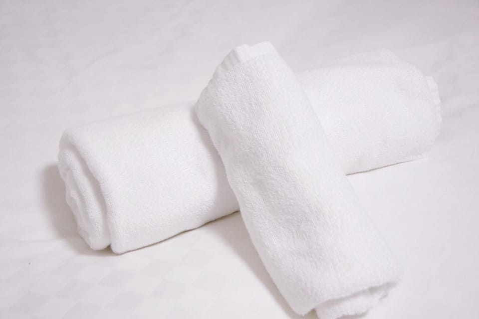 Photo of the whole room, towels