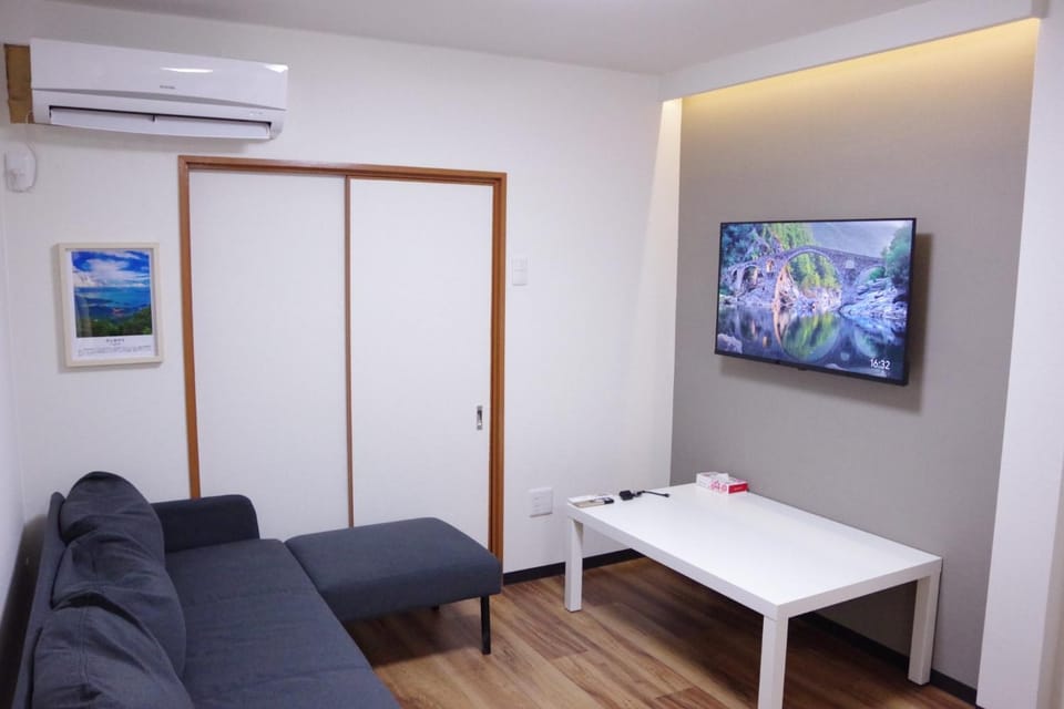 Living room, Photo of the whole room