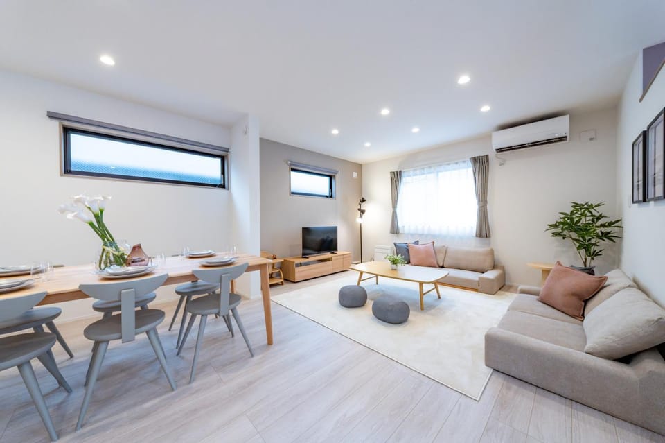 TV and multimedia, Living room, Seating area, Dining area