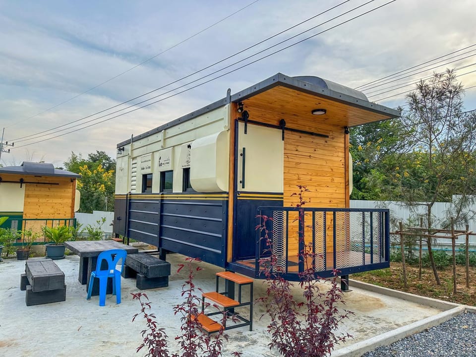 Inn Train Camping อินน เทรน แคมปิ้ง ตู้นอน วังน้ำเขียว Campground/ 
RV Resort in Thailand