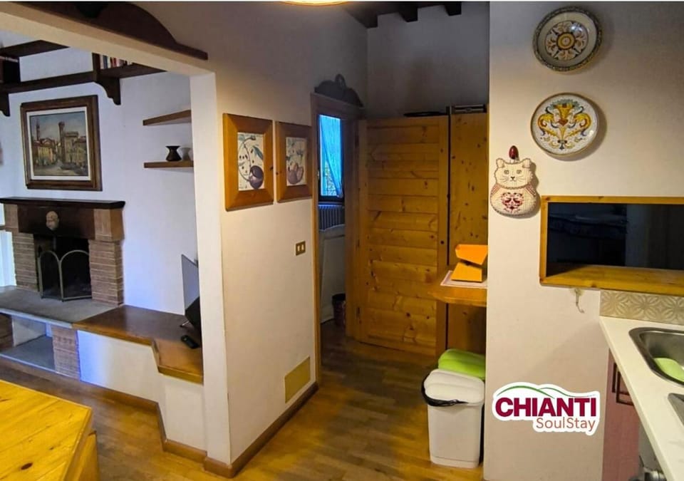 Kitchen or kitchenette, Dining area, fireplace