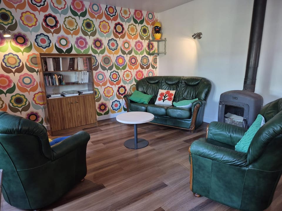Communal lounge/ TV room, Living room, Seating area