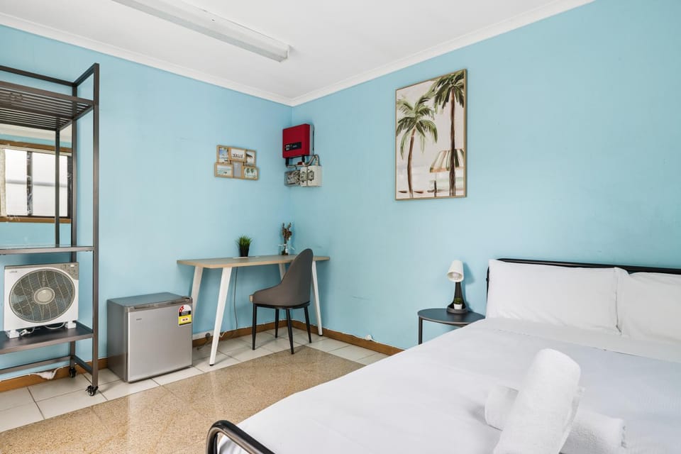 Courtyard Double Room - 7 Min Walk to Carlton Stn - Shared Bathroom House in Sydney