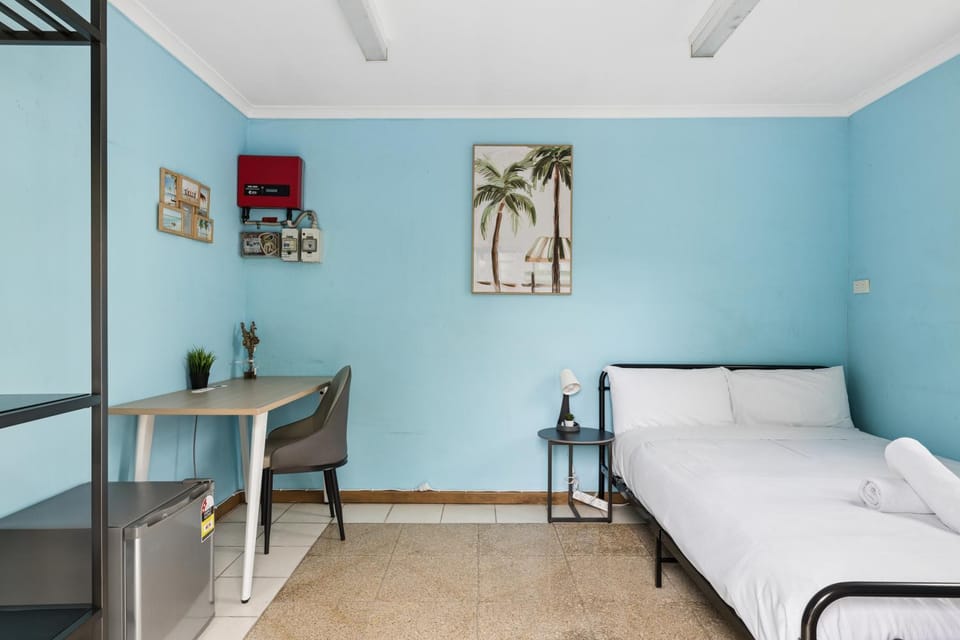 Courtyard Double Room - 7 Min Walk to Carlton Stn - Shared Bathroom House in Sydney