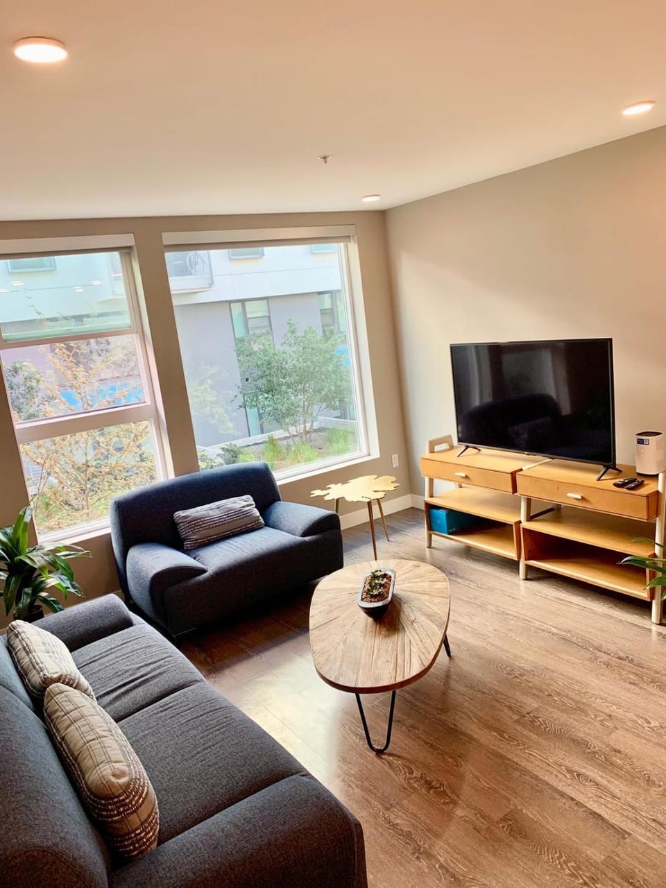 Communal lounge/ TV room, TV and multimedia, Living room, Seating area, Evening entertainment