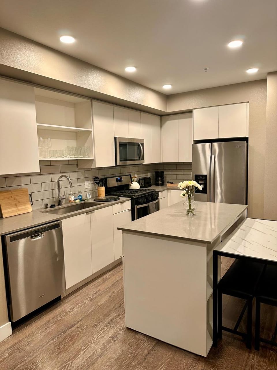 Kitchen or kitchenette, dishwasher, minibar, oven, pet friendly, stove, toaster