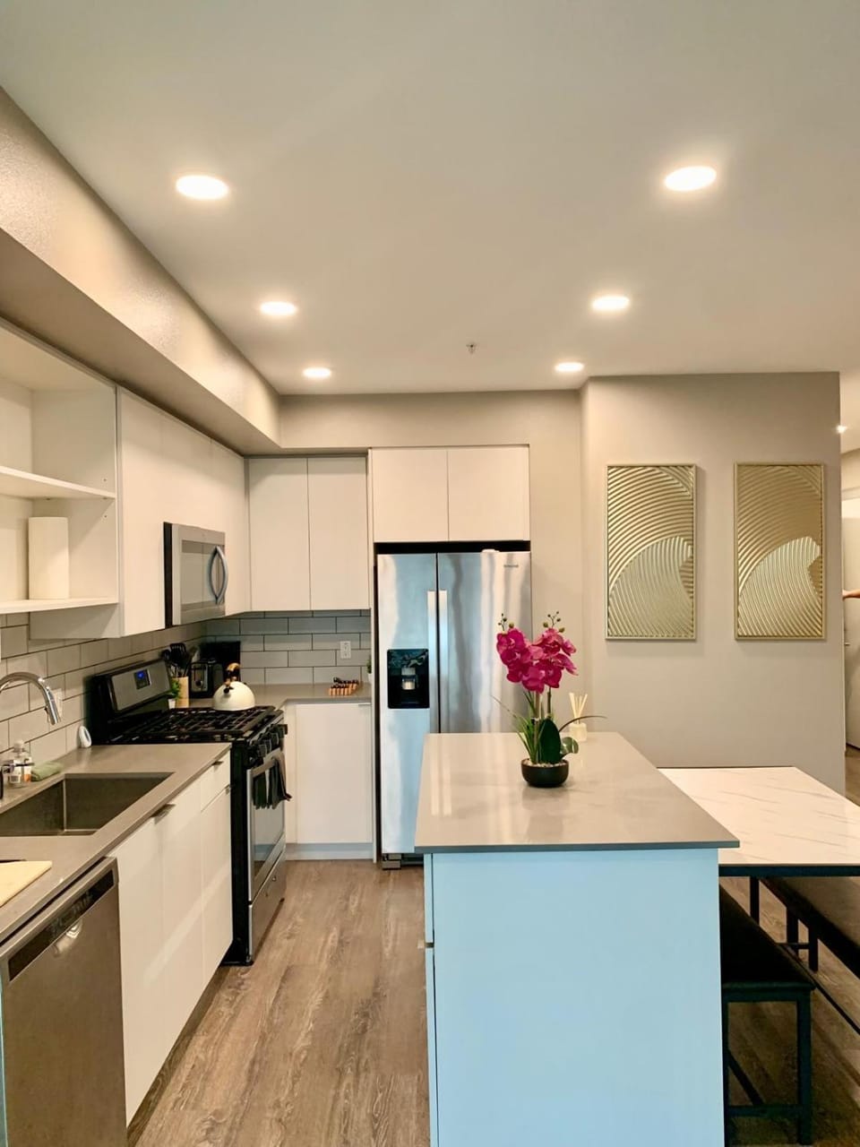 Kitchen or kitchenette, Dining area, dishwasher, oven, pet friendly, stove, toaster