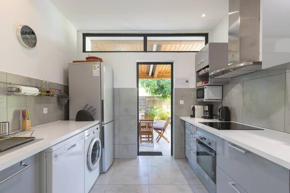 Kitchen or kitchenette, dishwasher