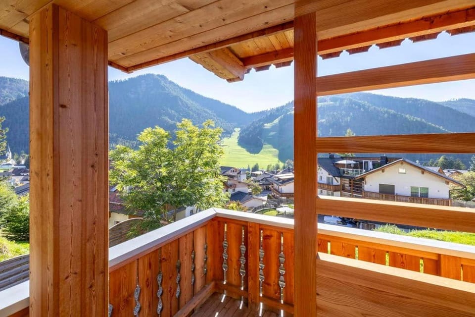 View (from property/room), Balcony/Terrace, Mountain view