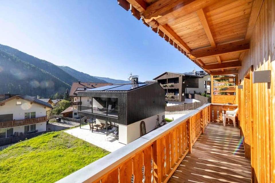 Balcony/Terrace, Mountain view