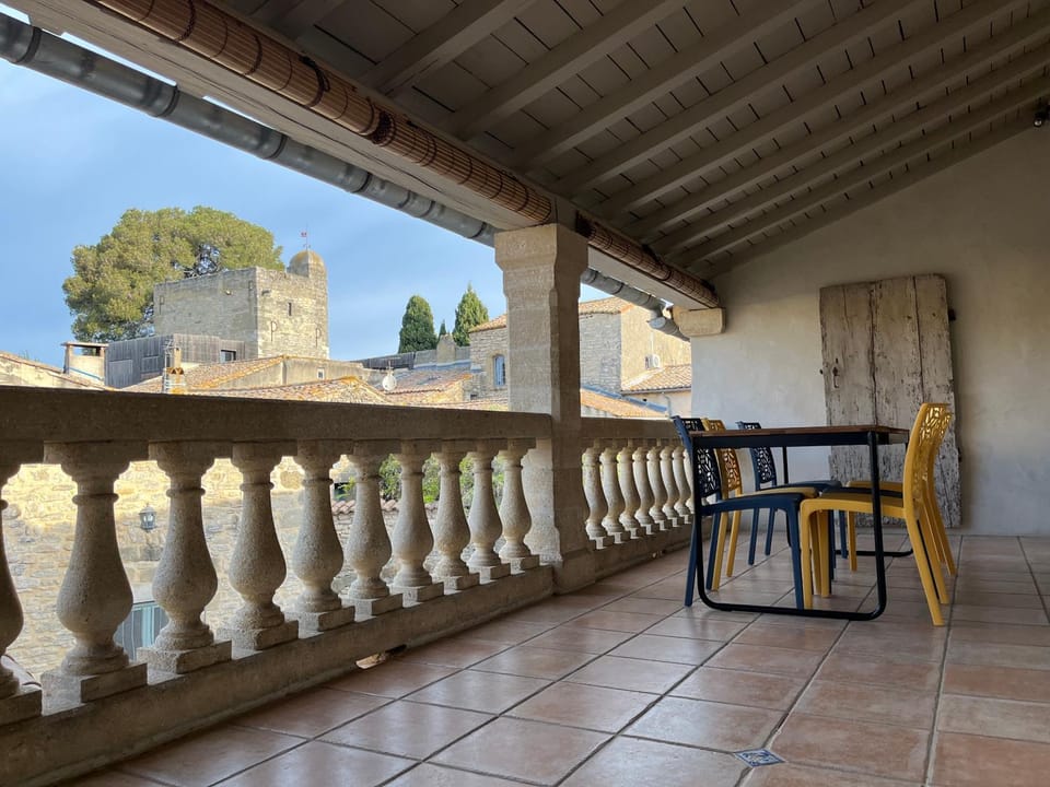 Balcony/Terrace, Dining area, City view, Landmark view, Quiet street view