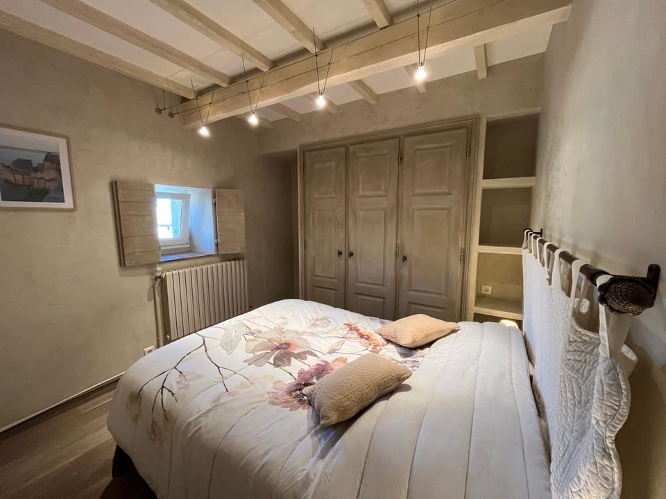 Bed, Photo of the whole room, Bedroom, heating, wardrobe
