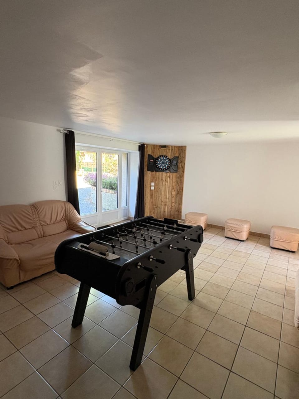 Darts, Game Room