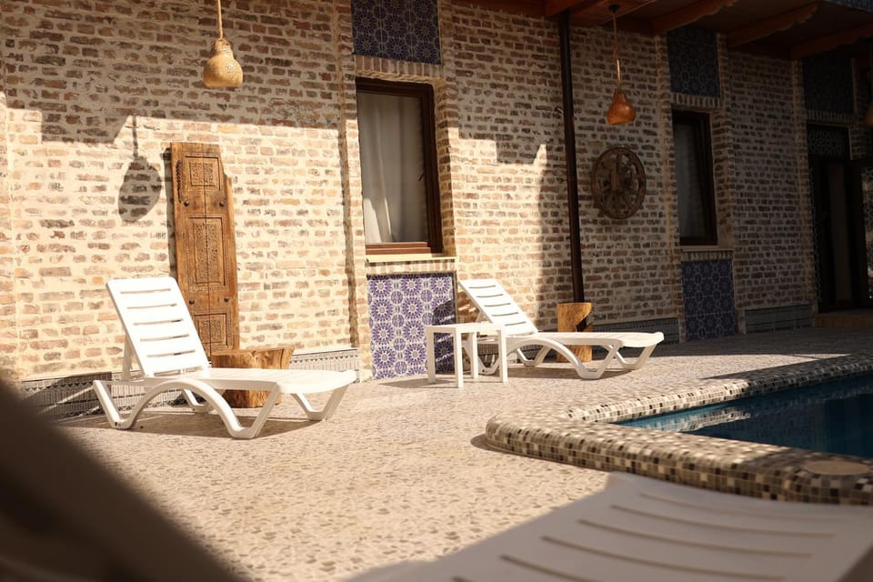 Pool view, Swimming pool, sunbed