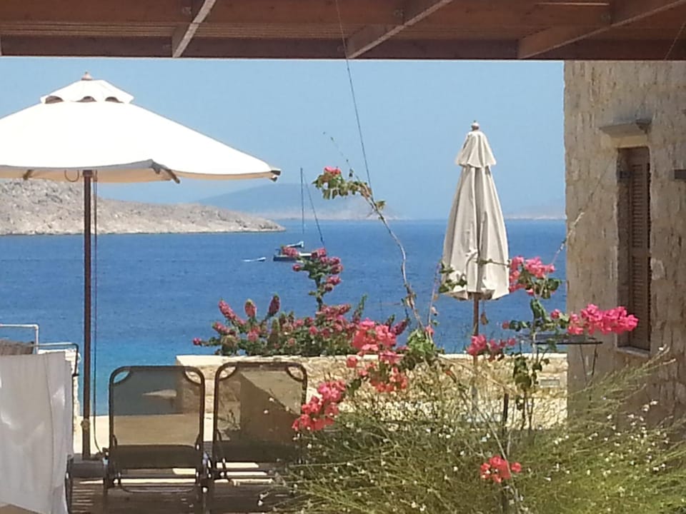 Facade/entrance, Day, Beach, On site, Sea view