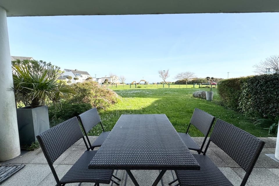 Bel appartement face à la mer Terrasse et jardin Apartment in Ploemeur
