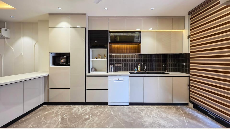 Kitchen or kitchenette, dishwasher, stove
