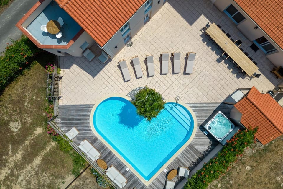 Property building, Patio, Pool view, Swimming pool, sunbed