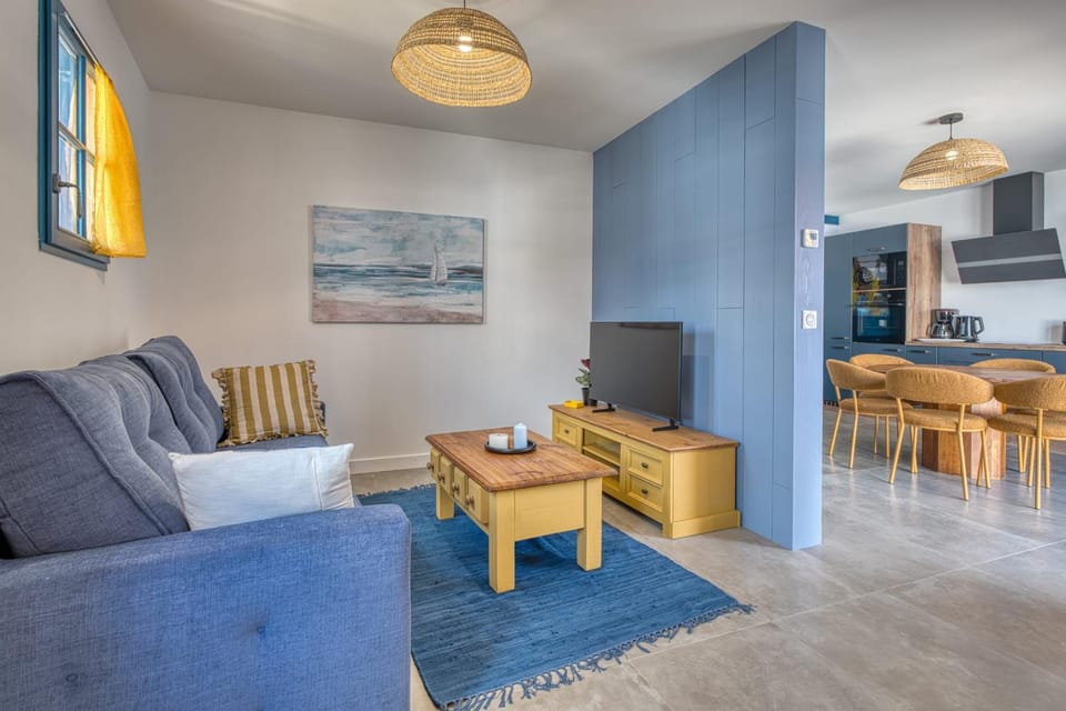 TV and multimedia, Kitchen or kitchenette, Living room, Dining area