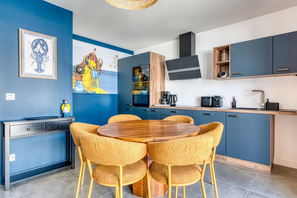 Kitchen or kitchenette, Dining area, oven, pet friendly, stove
