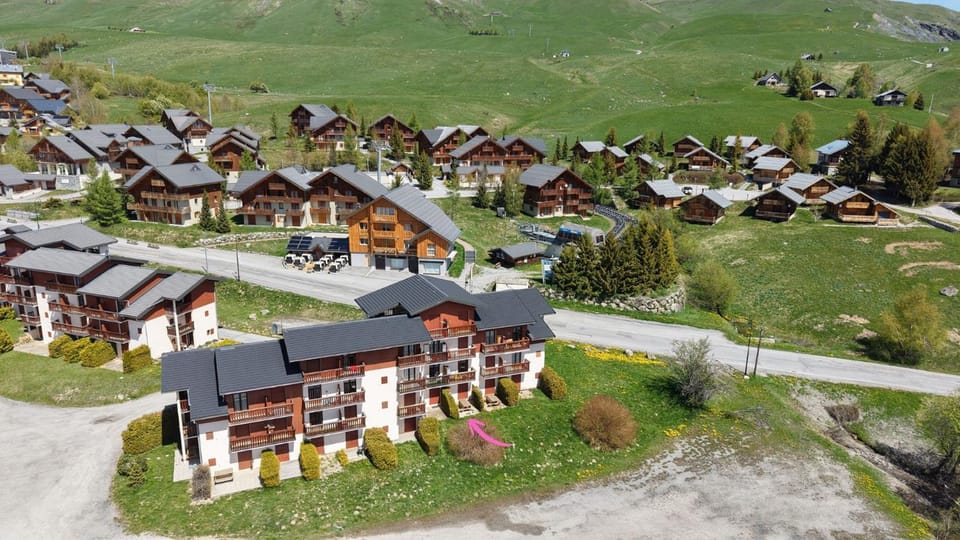 Property building, Neighbourhood, Natural landscape, Bird's eye view