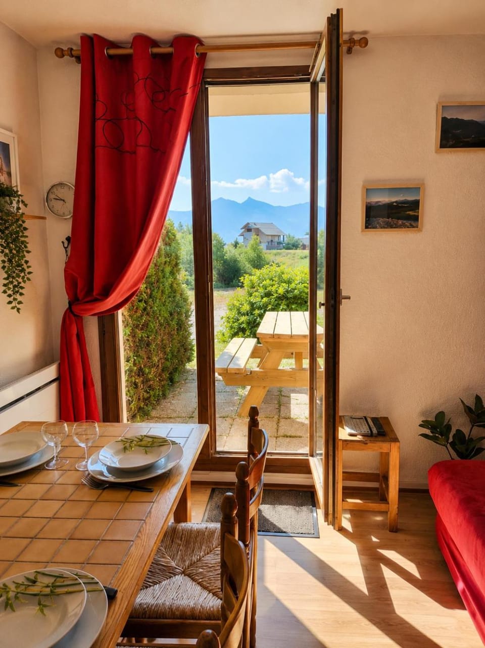 Patio, Day, Natural landscape, View (from property/room), Balcony/Terrace, Seating area, Dining area, Mountain view, Meals