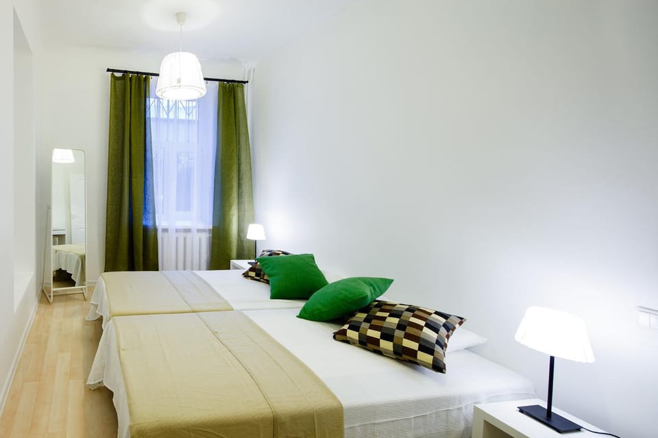 Day, Photo of the whole room