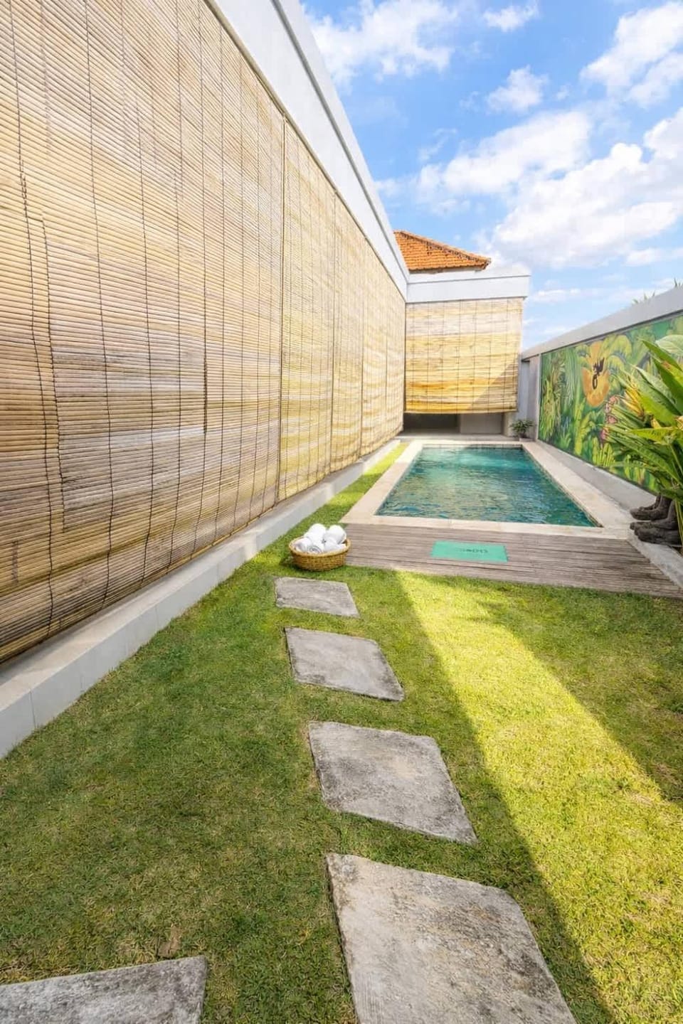 Tropical Pool Villa Taman Sari Bali House in North Kuta