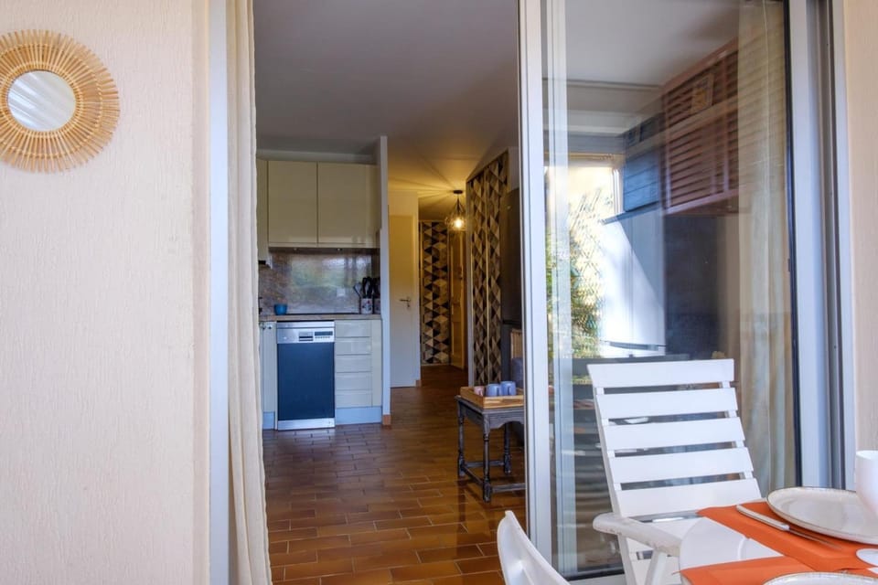 Apartment facing the port 50m from the beach Apartment in Sainte-Maxime