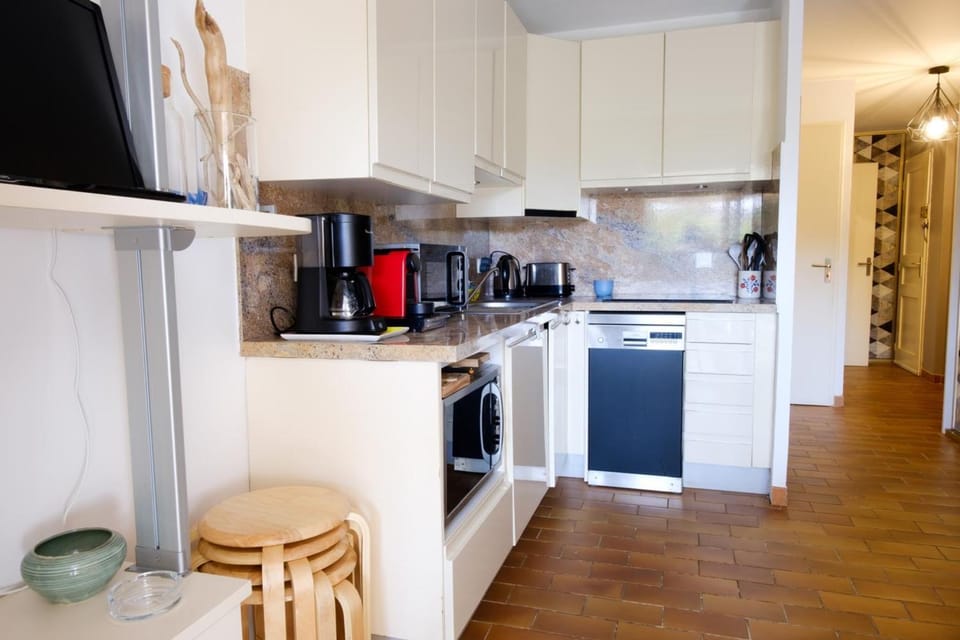 Apartment facing the port 50m from the beach Apartment in Sainte-Maxime
