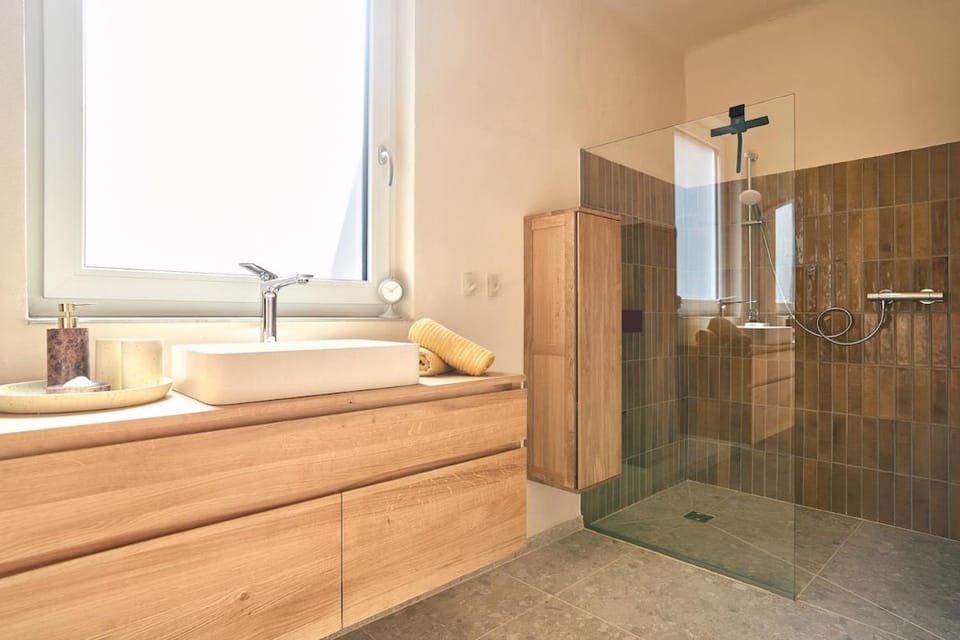 Shower, Bathroom, towels