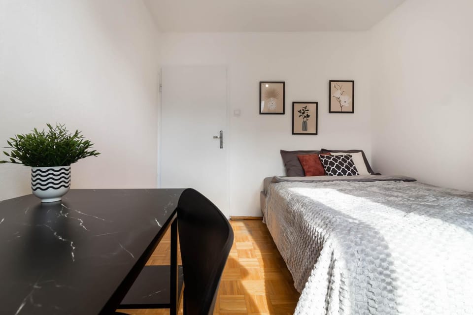 Bed, Photo of the whole room, Bedroom