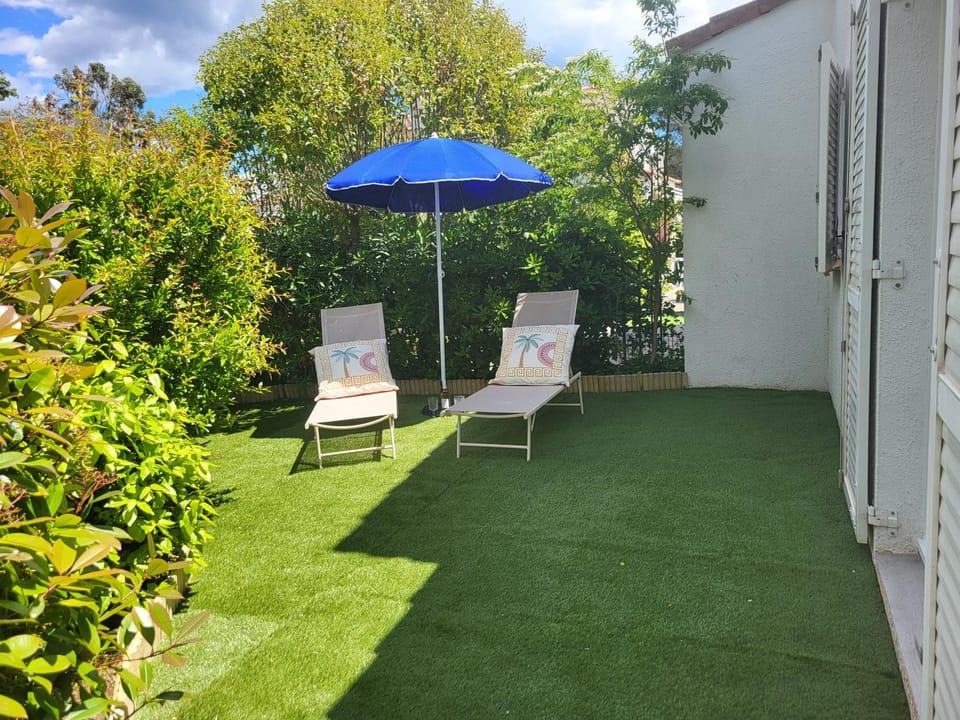 Garden, sunbed
