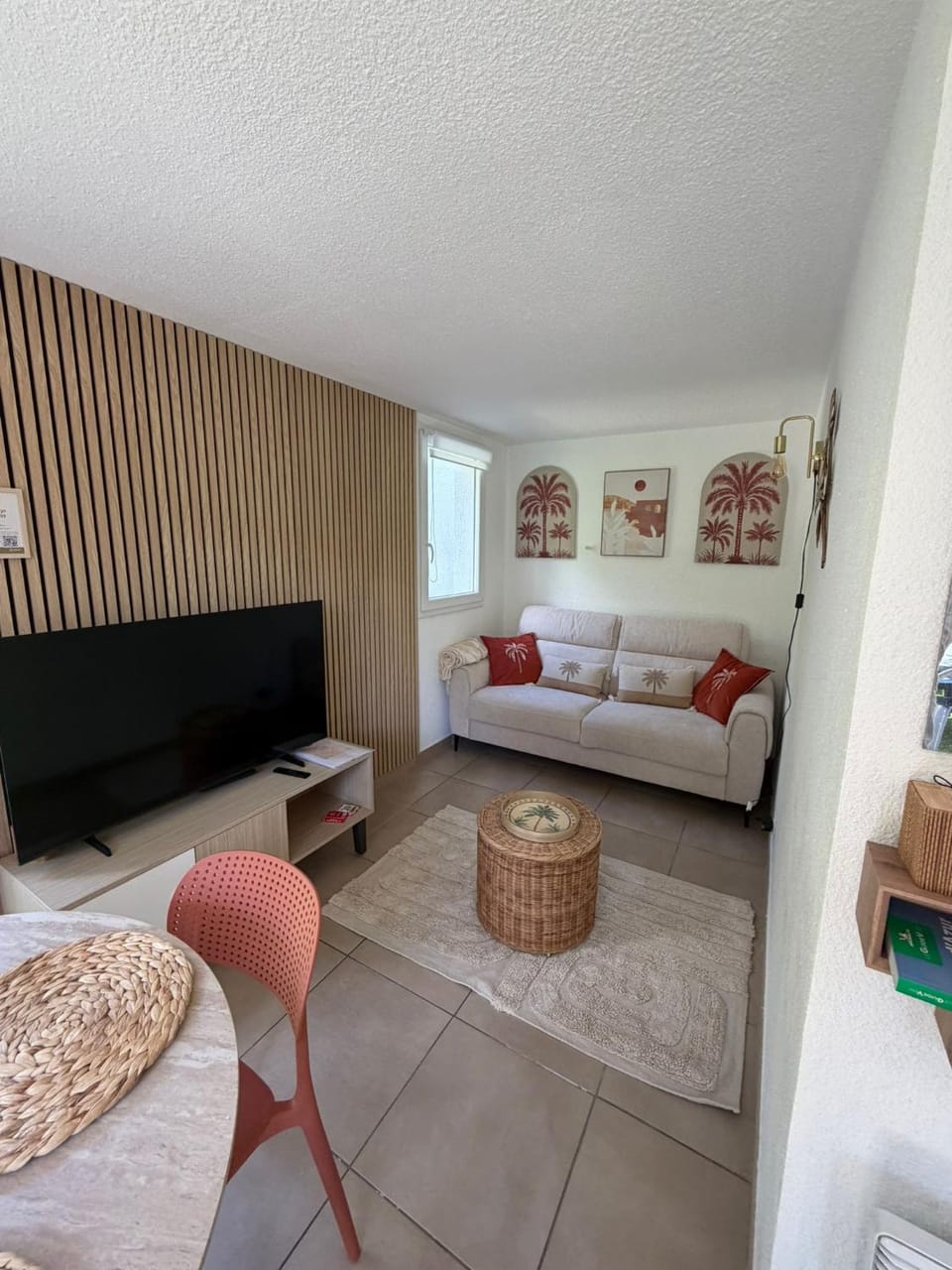 Bed, Living room
