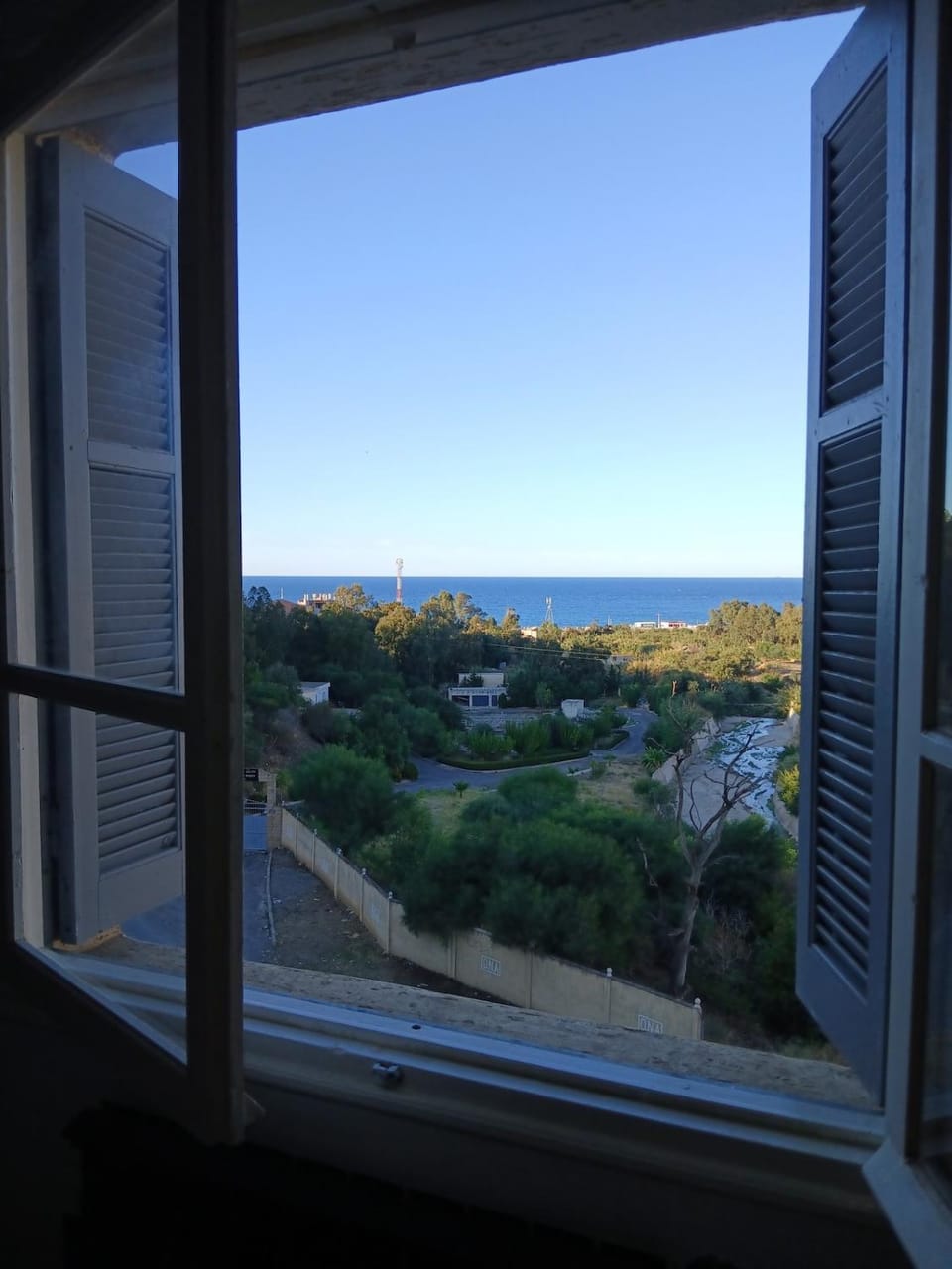 Location vacances, appartement spacieux, sur mer avec terrasse Apartment in Algeria