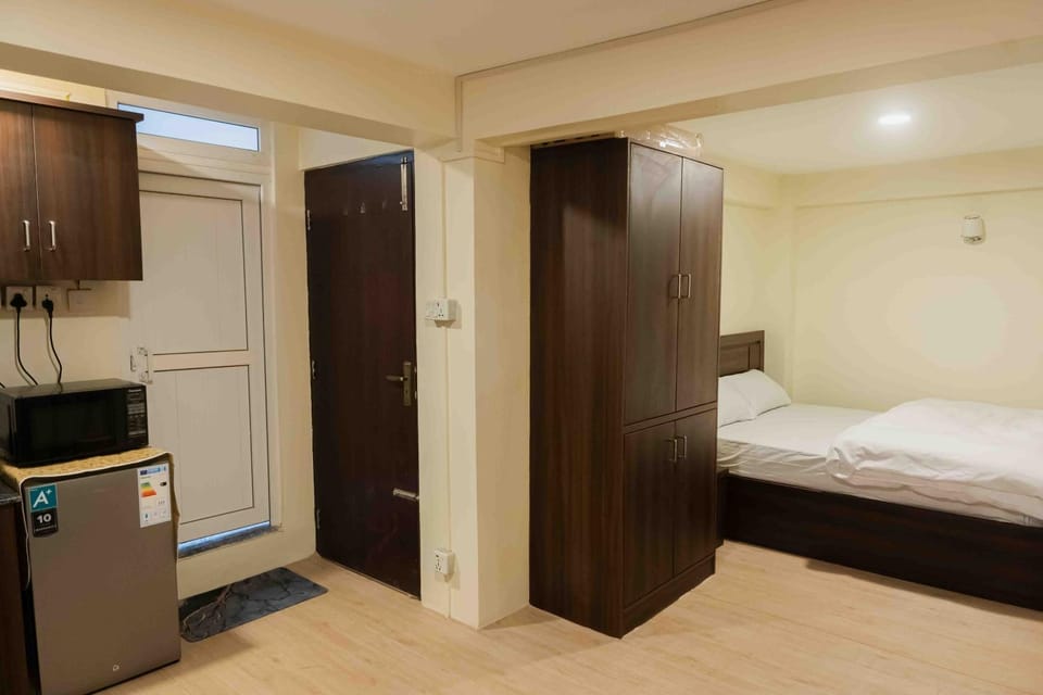 Bedroom, kitchen