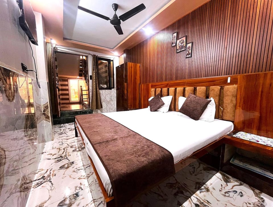 PARADISE VILLA Near Prem Mandir Vacation rental in Uttar Pradesh