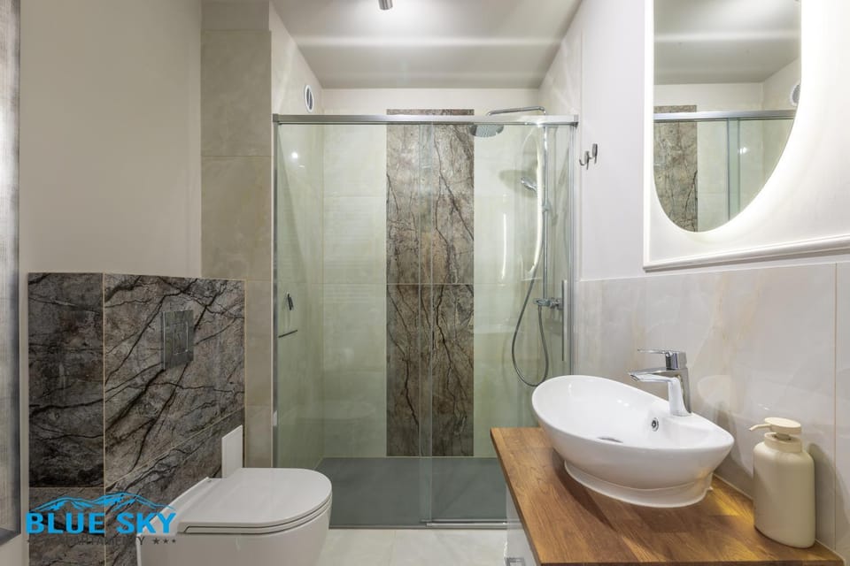 Shower, Toilet, Bathroom, towels