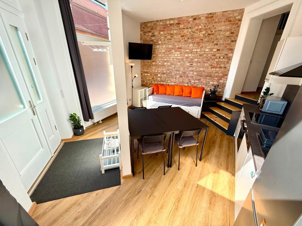 TV and multimedia, Kitchen or kitchenette, Living room, Seating area, Dining area