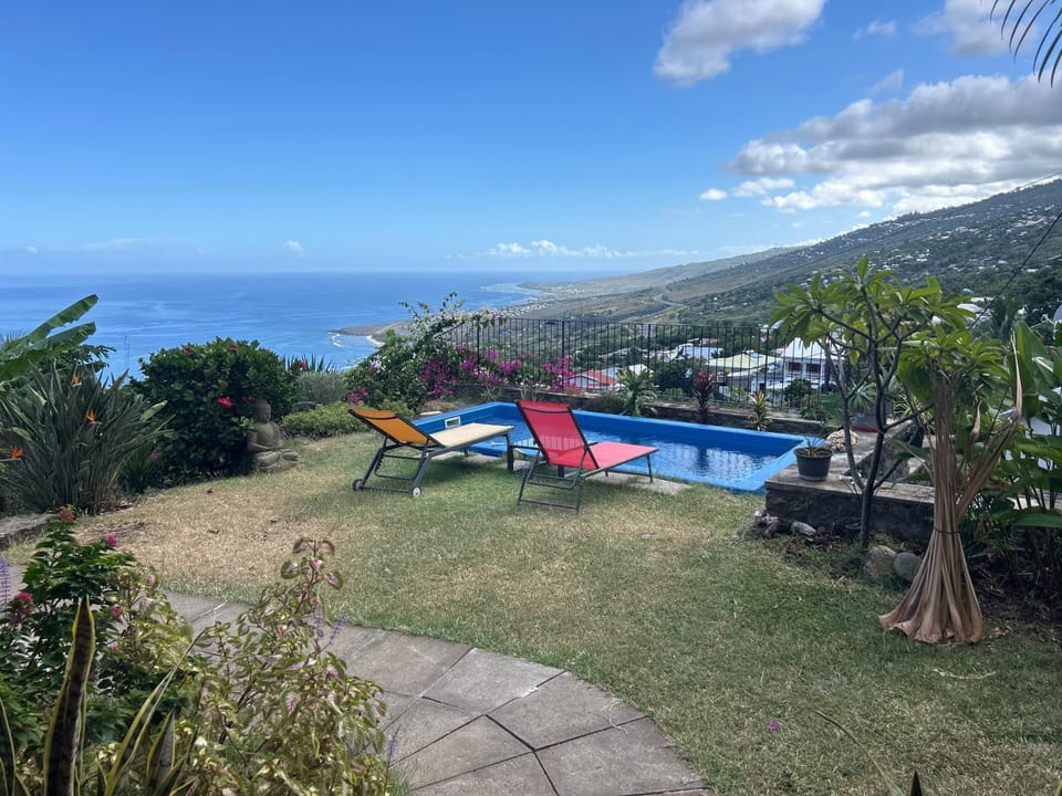 Pool view, Sea view, Swimming pool, sunbed