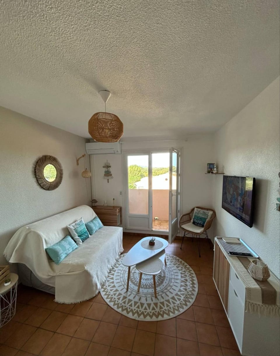 Appartement 4 couchages climatisé,piscine privée,proche centre ville et plages Apartment in La Londe-les-Maures