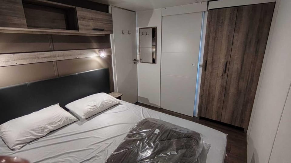 Property building, Living room, Bedroom